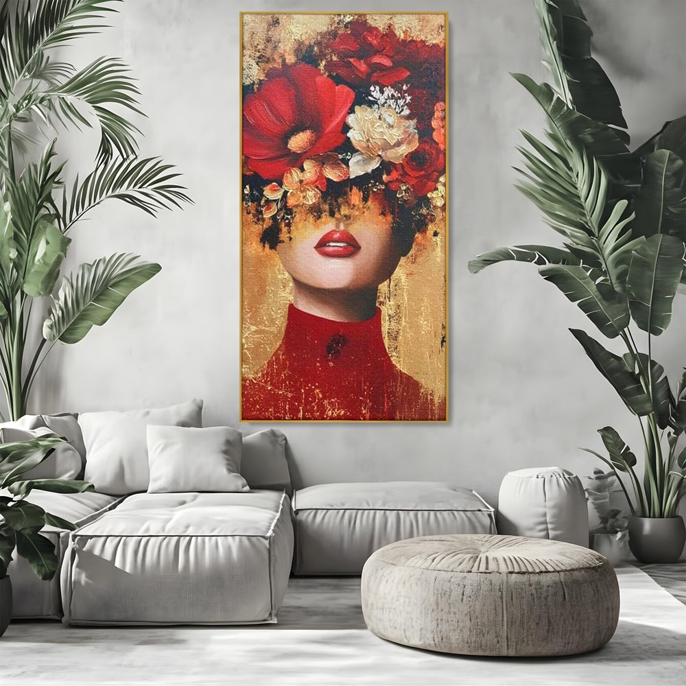 Tablou canvas cu tablou canvas cu portret de femeie si flori rosii, in rama de aluminiu auriu, pe perete intr-un living